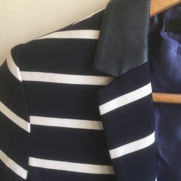 2 for 25💥  Bedo Striped Navy Blue / White Blazer w Faux Leather sz XS *Flawed - Picture 3 of 5